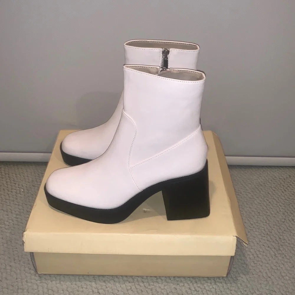 White Halo Boots from Princess Polly! Brand new and never been worn. - Picture 4 of 6